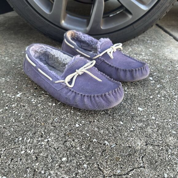 UGG Dakota Slippers Womens 8 Purple Suede Shearling Fur Lined Slip On Mocs - Picture 1 of 16